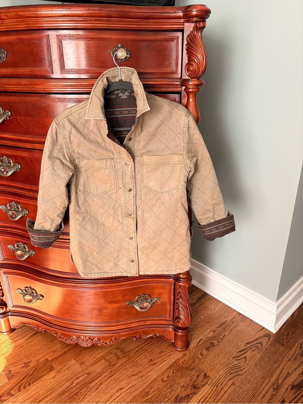 Faherty Women’s Reversible QuiltedAmerican Indian Design Jacket